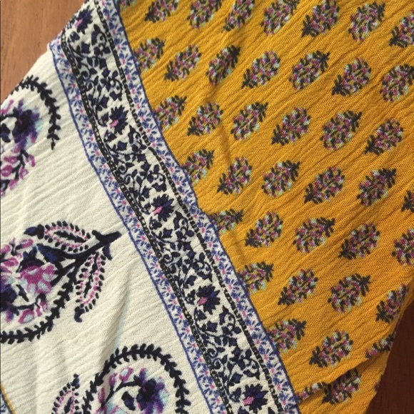 Cropped Flowy Boho Top - Picture 3 of 3